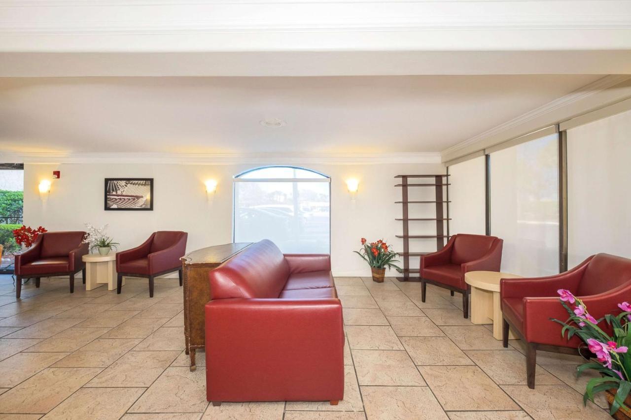 Days Inn By Wyndham Neptune Beach Jacksonville Beach Εξωτερικό φωτογραφία
