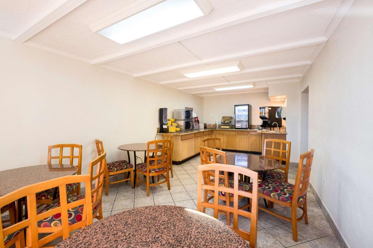 Days Inn By Wyndham Neptune Beach Jacksonville Beach Εξωτερικό φωτογραφία