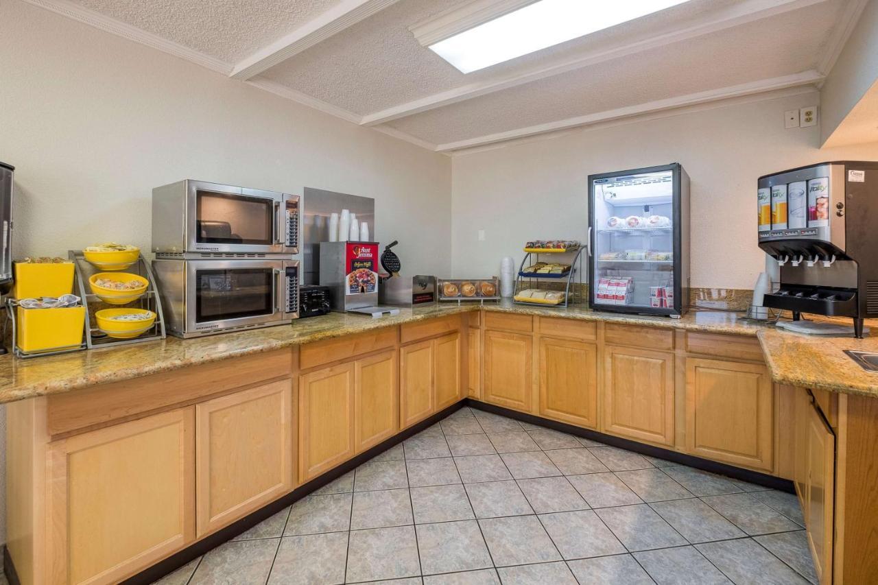 Days Inn By Wyndham Neptune Beach Jacksonville Beach Εξωτερικό φωτογραφία